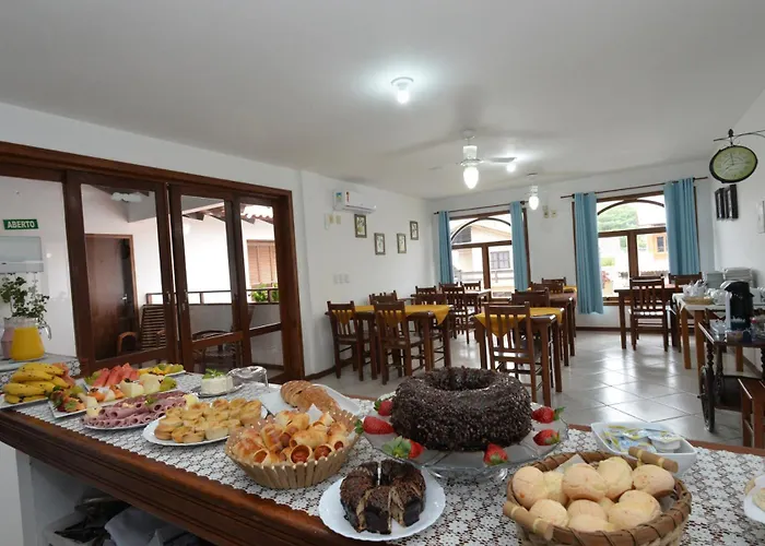 Oceano Pousada - Buffet de café da manhã e serviço de quarto diário Bombinhas